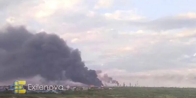 Підтверджено пошкодження двох переробних установок на Сизранському НПЗ після ураження українськими дронами