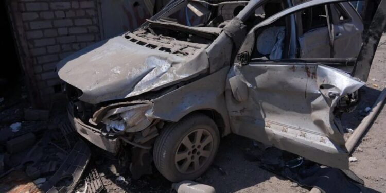 Ворог атакував Запоріжжя авіабомбами та безпілотником: одна людина загинула, дев'ятеро поранені