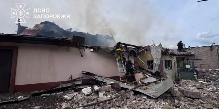 Російський удар КАБами по Запоріжжю: кількість постраждалих зросла до 11