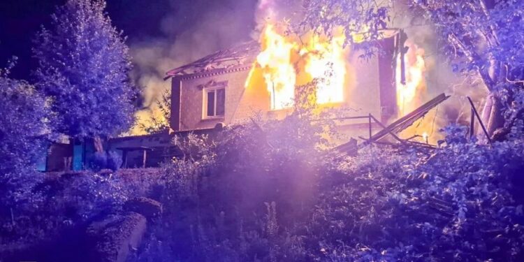 Окупанти атакували Зміїв на Харківщині загинула людина, серед постраждалих дитина