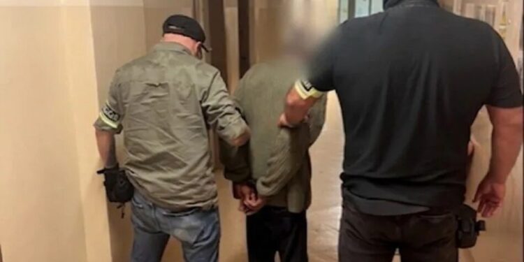 У Польщі затримали 76-річного чоловіка, який двічі вдарив українку дерев'яною тростиною по голові