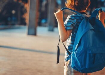 Українські родини почали отримувати кошти за програмою Пакунок школяра