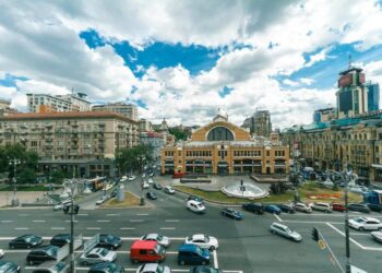 Більше не доведеться спускатися у "Метроград" – у Києві на Бессарабській площі облаштують шість нових наземних переходів