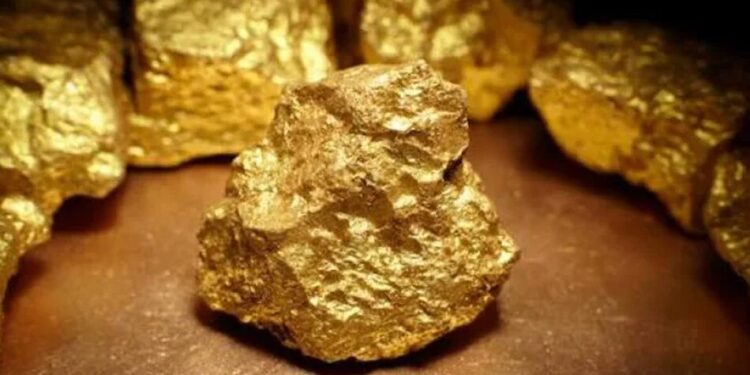 Золото наблизилося до тримісячного максимуму на тлі побоювань щодо долара