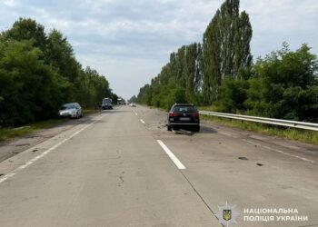 На Житомирщині у ДТП за участю трьох авто травмувалися семеро людей, серед них двоє дітей