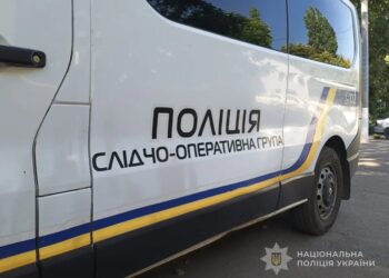 Приїхала з бабусею на відпочинок і вистрибнула з балкона: в Одесі знайшли тіло 12-річної дівчинки