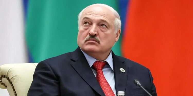 лукашенко оголосив раптову перевірку готовності білоруських військ