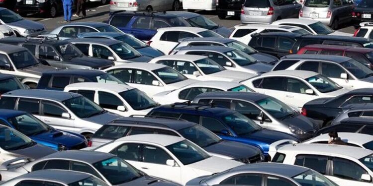 Імпорт легкових авто в Україну скоротився на 17%