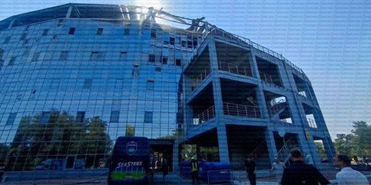 Пошкоджено дах та трибуни – в ОВА підтвердили удар рф по стадіону "Чорноморець" в Одесі, є постраждалий