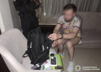 У готелі в центрі Києва чоловік порізав відвідувача канцелярським ножем – нападника затримано