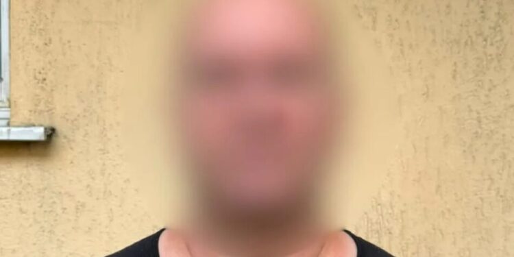 У Києві чоловіка підозрюють у розбещенні 3-річної доньки та створенні дитячої порнографії