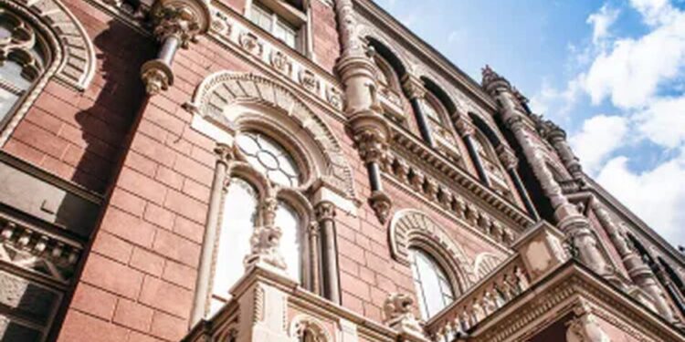 НБУ спростував інформацію про вимогу зазначати податковий номер і повний номер картки у квитанціях
