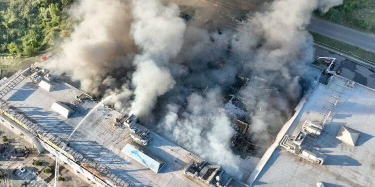 У Кривому Розі кількість жертв через атаку рф на ТЦ зросла до 14 – ОВА