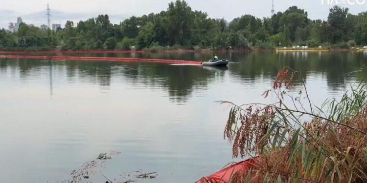 У Києві озеро Кирилівське знову забруднено після ворожего удару