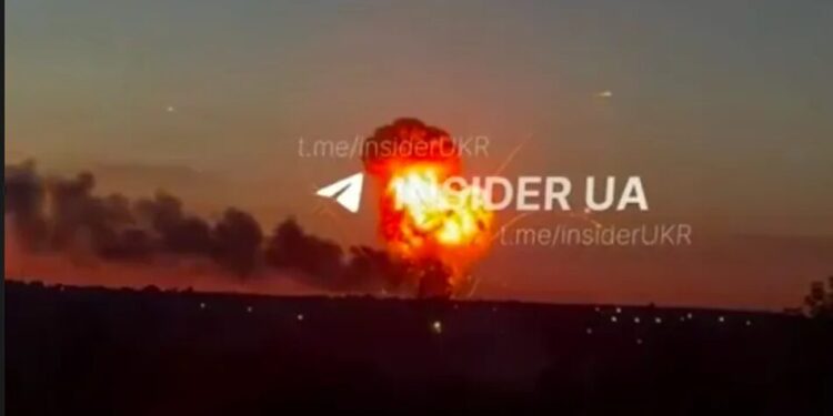 На Житомирській трасі біля Києва стався вибух, попередньо, з подальшою детонацією