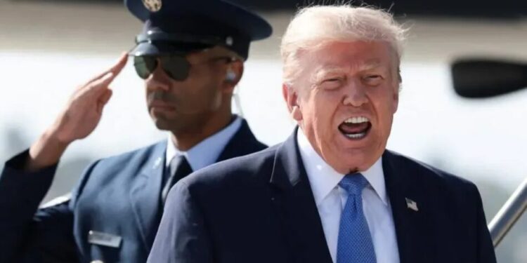Трамп пригрозив Ірану "дуже сильним ударом", якщо Ормузьку протоку не відкриють найближчим часом