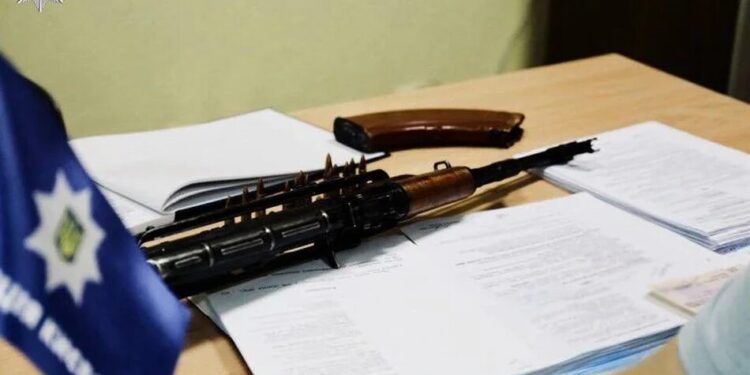Кияни задекларували 2 500 одиниць зброї та понад мільйон набоїв