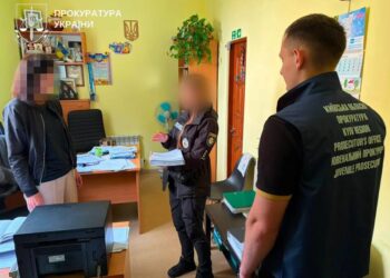 На Київщині посадовиць служби у справах дітей підозрюють у недбалості після вбивства 17-річної дівчини