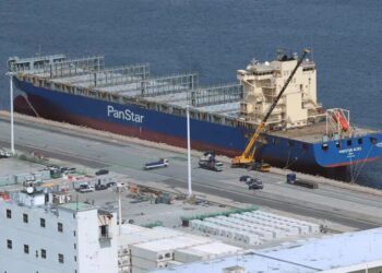Південна Корея вперше відправила контейнеровоз до Європи через Арктику