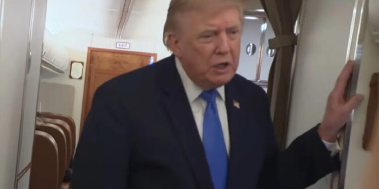 Трамп заявив про готовність будь-якої миті завдати нових ударів по Ірану