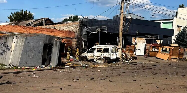 Окупанти ударили безпілотником по пошті у Краматорську: щонайменше одна людина загинула, ще 6 – поранені