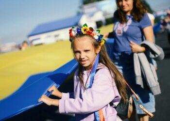 Як поводитись із пошкодженим прапором України та за які дії щодо стяга можуть покарати – в Інституті нацпам'яті дали роз'яснення
