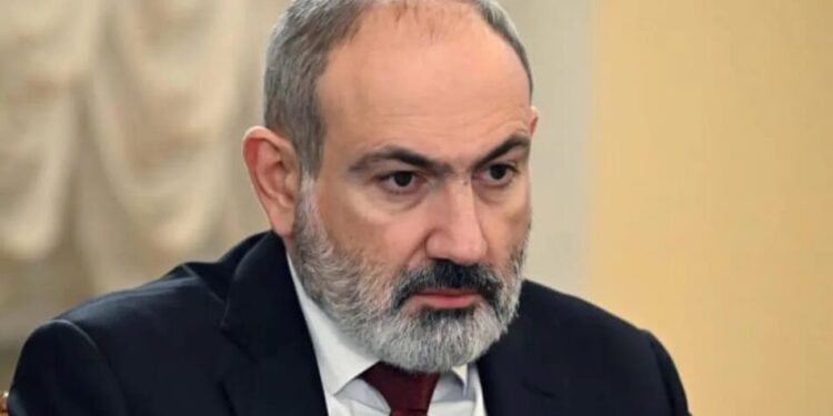 Прем'єр-міністр Вірменії Пашинян подав у відставку