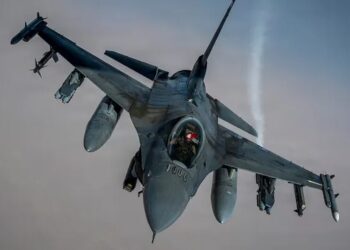 Біля гольф-клубу Трампа перехопили два літаки, третій літак затримав його відліт