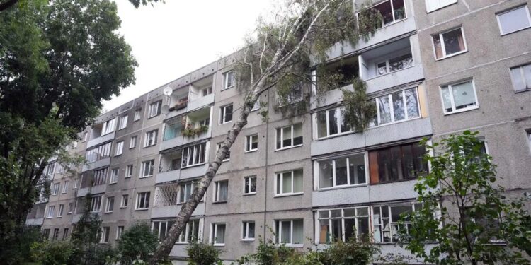 Сильний шторм пройшов через країни Балтії: є жертви, вулиці трьох столиць затоплені
