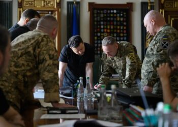 "Є розуміння, як посилити напрямок": Зеленський обговорив з Драпатим захист Костянтинівки і Слов'янська