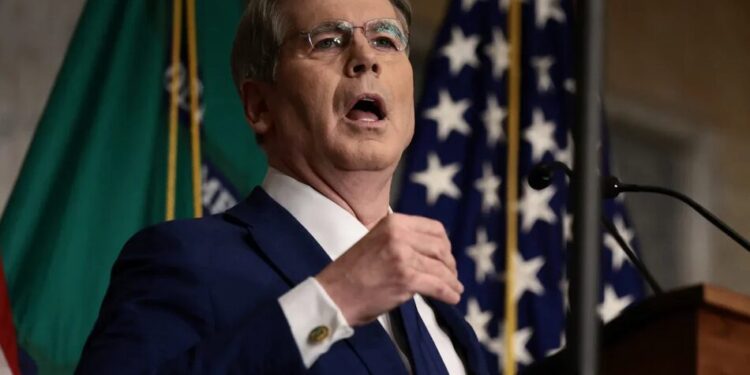 Бессент не відповів, чи готові США запровадити санкції проти китайських банків