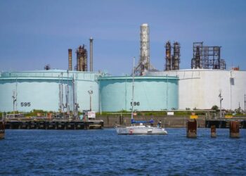 Нафта Brent підскочила на 1,6% майже до $90 за барель через загострення на Близькому Сході
