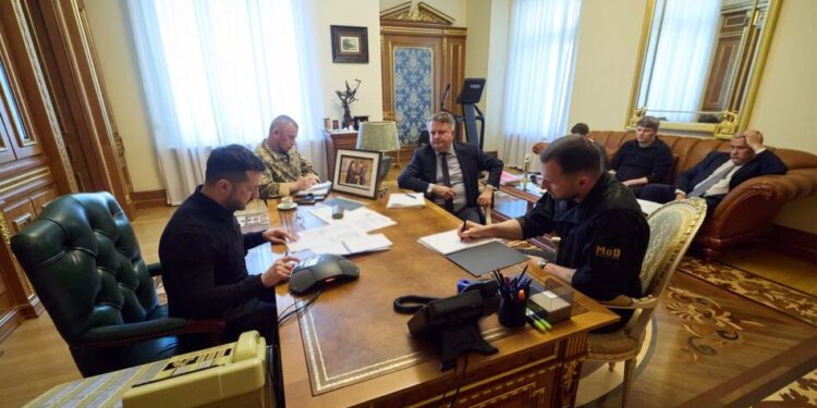 Зеленський і Макрон обговорили ППО, постачання ракет та фінансування оборони України