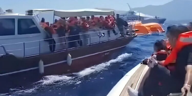Біля Кіпру перекинувся пором – із 267 людей на борту врятували 159