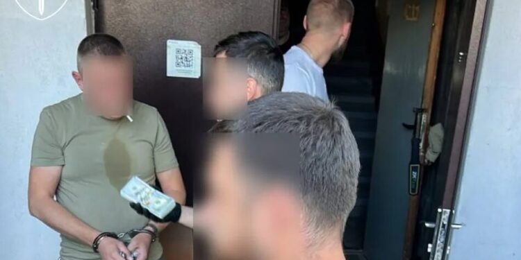 Начальника Миколаївського обласного ТЦК, якого затримали на хабарі, відсторонили від посади та відправили під варту