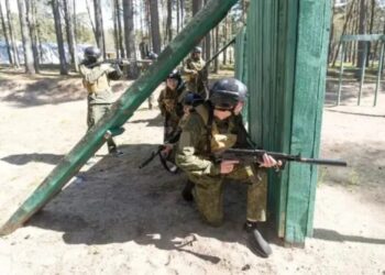 У рф половину шкільних занять відведуть під військову підготовку – Bloomberg