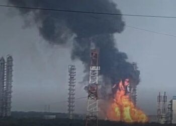 Понад 2000 км до цілі – українські військові уразили нафтохімічний комбінат у тюменській області