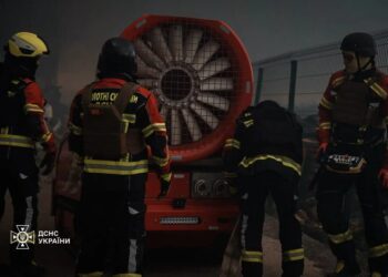 Київщина сьогодні зазнала близько 30 ворожих атак: рятувальники гасять пожежі