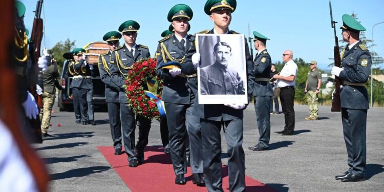 Прах першого голови ОУН Євгена Коновальця повернули в Україну