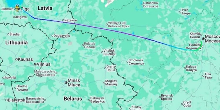 У рф заявили про приземлення військового літака США у москві