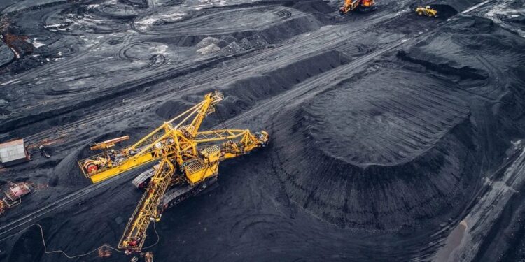 Індія збільшує плани видобутку вугілля попри глобальне падіння попиту