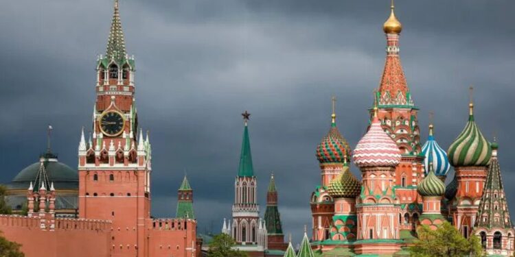 кремль посилює контроль над пристроями росіян під приводом боротьби з шахрайством