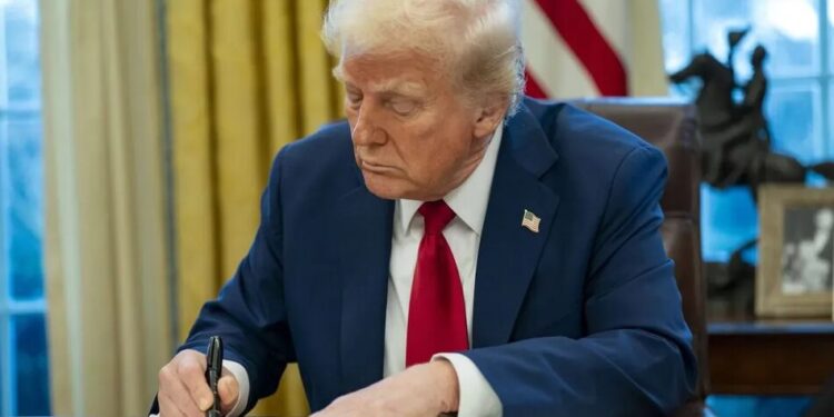 Трамп запровадив мита на імпорт дронів та комплектуючих до них