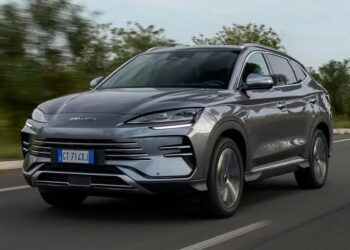Українці вдвічі скоротили купівлю авто з Китаю, але кожне друге – електрокар