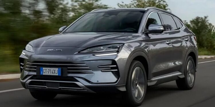 Українці вдвічі скоротили купівлю авто з Китаю, але кожне друге – електрокар