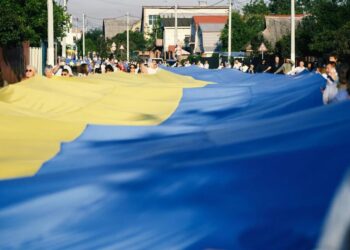 Під Києвом розгорнули 500-метровий прапор України і встановили новий рекорд