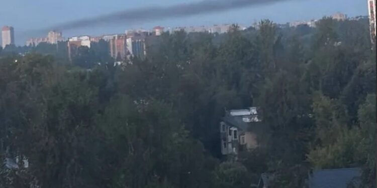 У ярославлі після атаки дронів перекрили виїзд із міста, повідомляють про удар по НПЗ