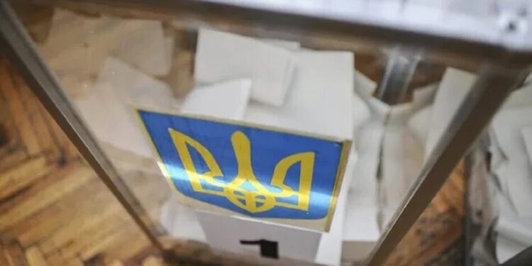 "Вибори під час війни розірвуть країну зсередини", – політикум та активісти відреагували на заяву Михайла Федорова