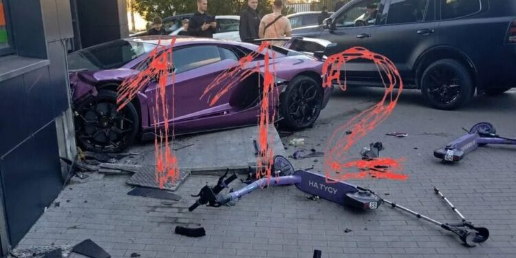 У рф спорткар сина "православного" мільярдера Алтушкіна влетів у будинок та збив учасника "сво"