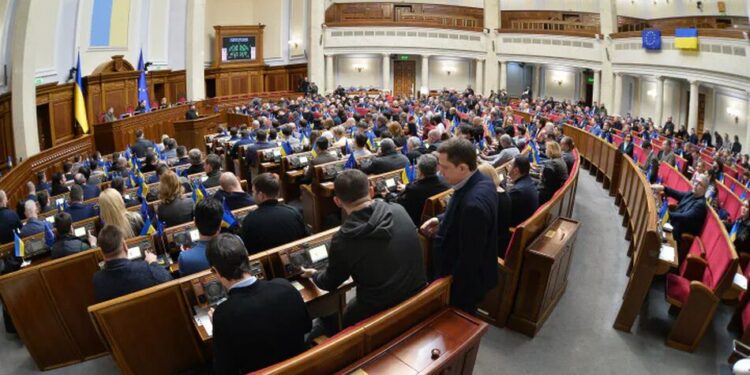 Парламент перервав засідання через повітряну тривогу у Києві